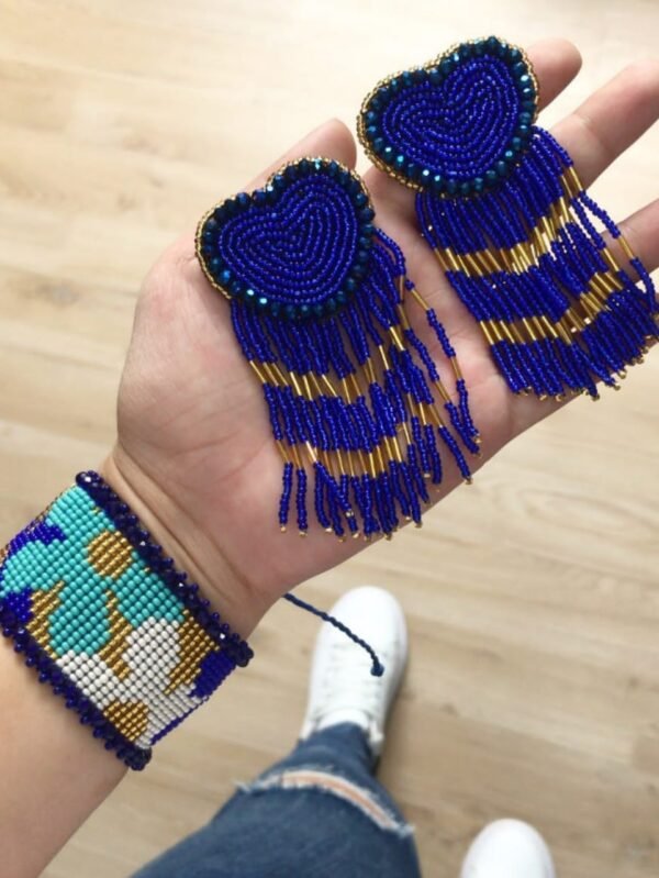 MAXI ARETES TEJIDO CORAZON AZUL